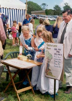 The Poughill May Queen and her Princesses try their luck at the Treasure Hunt 